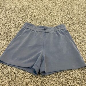 Lulu softstreme HR 4” shorts size 6
